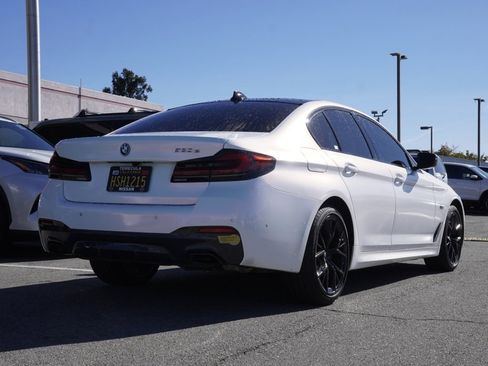 Used 2022 BMW 530e w/ M Sport Package image 4
