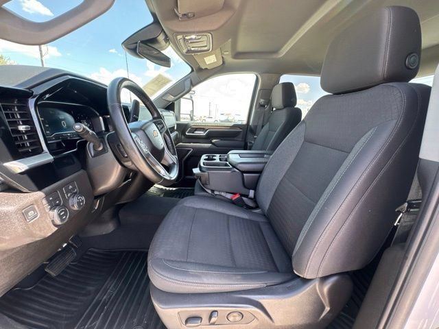 Used 2025 Chevrolet Silverado 2500 LT w/ Convenience Package AWD/4WD image 2