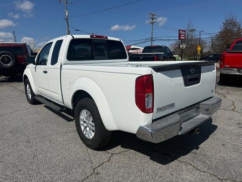 Used 2017 Nissan Frontier SV image 5