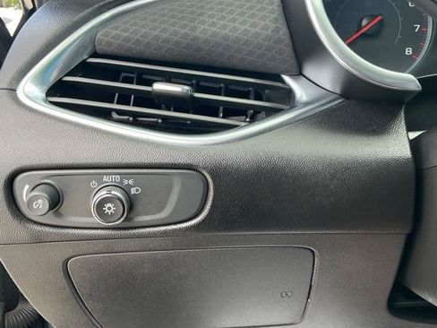 Used 2019 Chevrolet Malibu LT image 32