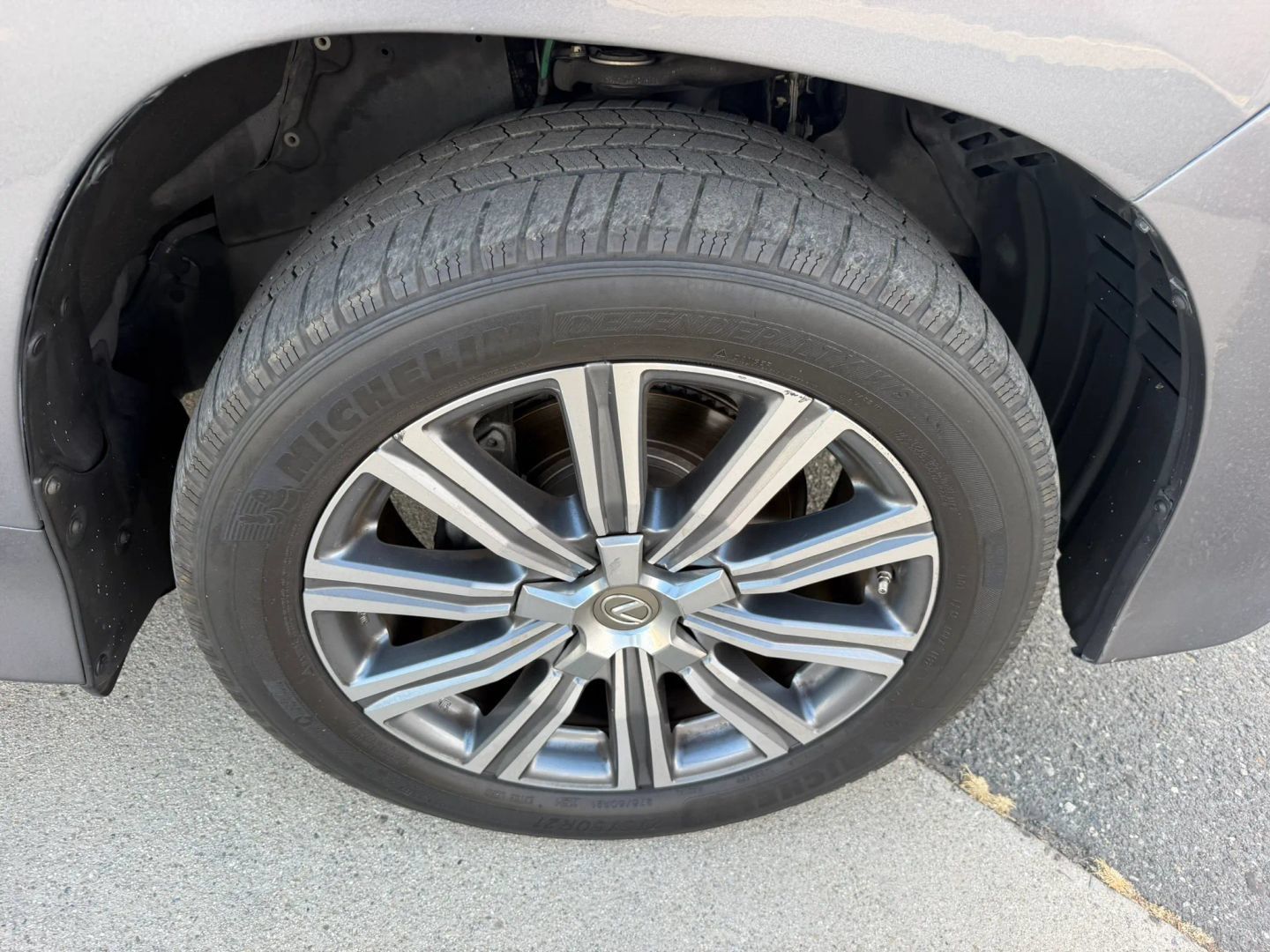 Used 2016 Lexus LX 570 4WD w/ Luxury Package image 34