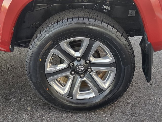 Used 2016 Toyota Tacoma Limited w/ Towing Package RWD image 17