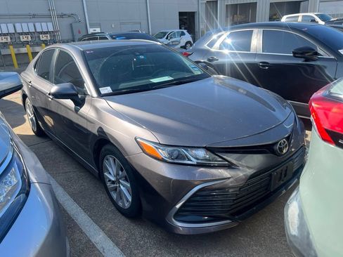 Used 2021 Toyota Camry LE FWD image 12