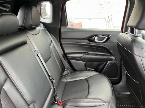 Used 2025 Jeep Compass Trailhawk AWD/4WD image 36