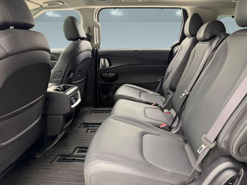 Used 2025 Kia Carnival SX Prestige FWD image 31