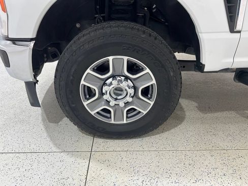 Used 2023 Ford F250 Lariat w/ FX4 Off-Road Package AWD/4WD image 31