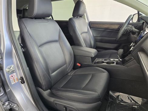 Used 2018 Subaru Outback 3.6R Limited image 18