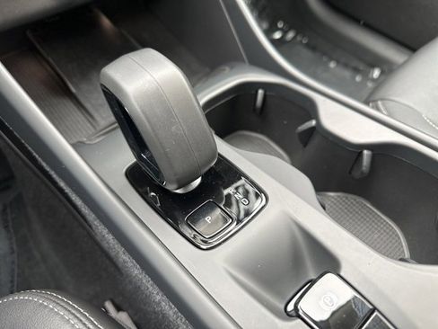 Certified 2024 Volvo XC40 B5 Core image 19