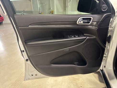 Used 2018 Jeep Grand Cherokee Limited image 26