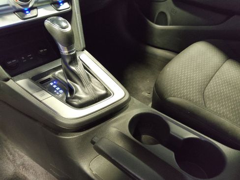 Used 2019 Hyundai Elantra SE w/ Cargo Package FWD image 26