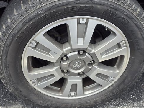 Used 2017 Toyota Tundra Platinum AWD/4WD image 9