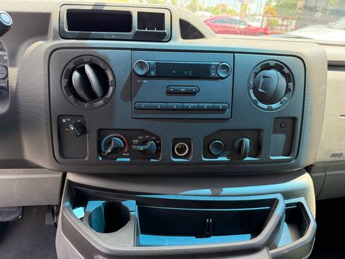 Used 2009 Ford E-350 and Econoline 350 Extended Super Duty RWD image 8