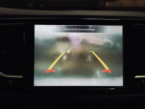 Used 2024 Chrysler Pacifica Touring-L image 39