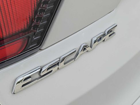 Used 2018 Ford Escape SEL image 11