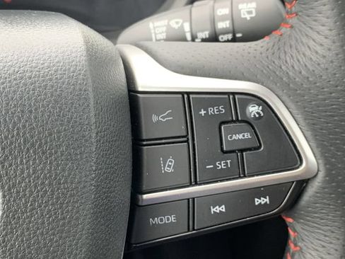 Used 2025 Toyota Sienna XSE FWD image 29