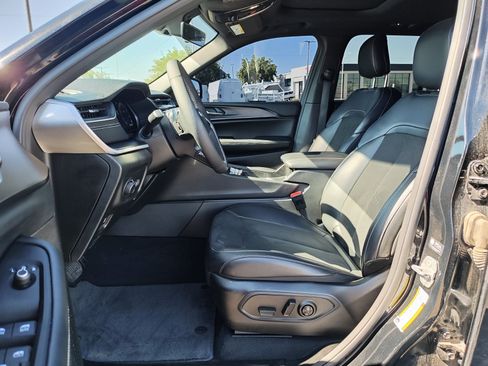 Used 2025 Jeep Grand Cherokee Altitude AWD/4WD image 12