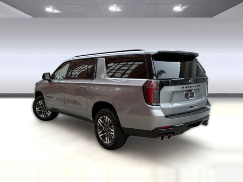 Used 2025 Chevrolet Suburban Z71 AWD/4WD image 3