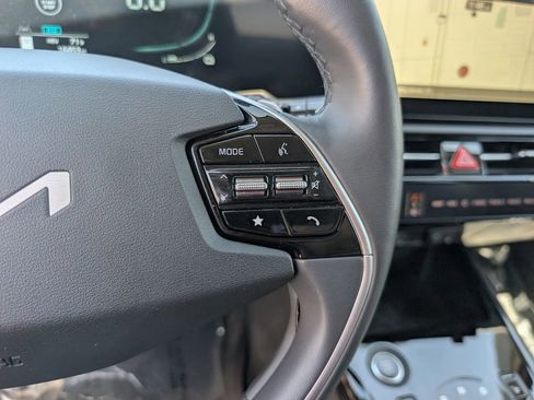 Used 2023 Kia Niro SX Touring FWD image 25