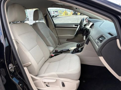Used 2017 Volkswagen Golf S image 15