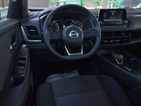 Used 2023 Nissan Rogue SV AWD/4WD image 17