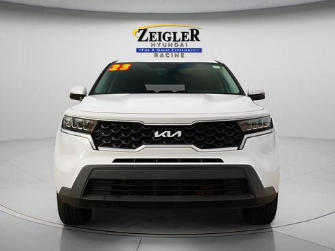 Used 2023 Kia Sorento LX AWD/4WD image 2