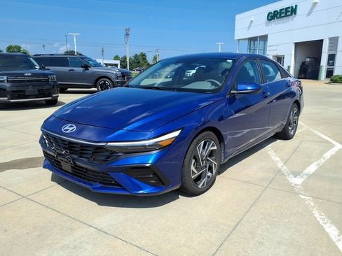 Certified 2025 Hyundai Elantra SEL FWD image 1