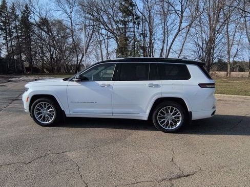 Used 2024 Jeep Grand Cherokee L Summit w/ Advanced Protech Group IV AWD/4WD image 6