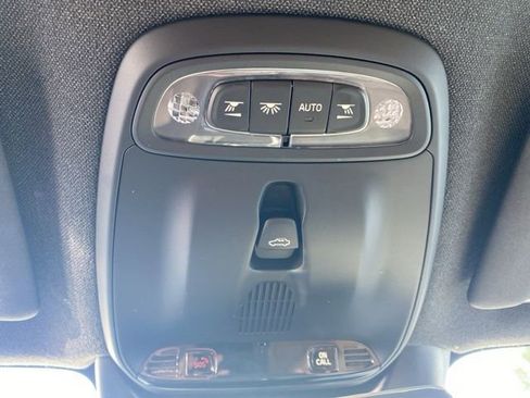 Used 2020 Volvo XC40 T5 Inscription image 19