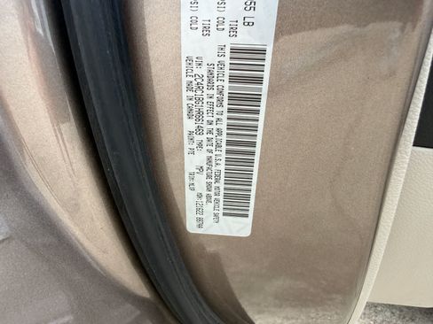Used 2017 Chrysler Pacifica Touring-L FWD image 25