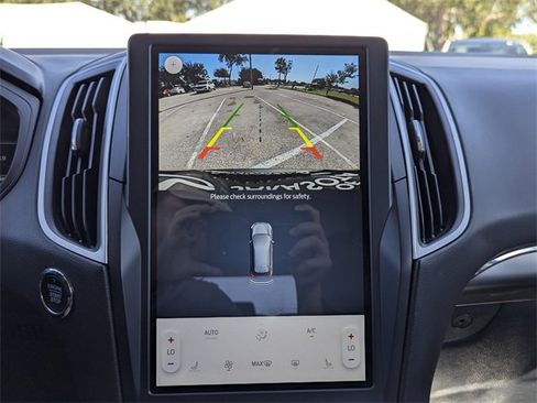 Used 2022 Ford Edge SEL image 24