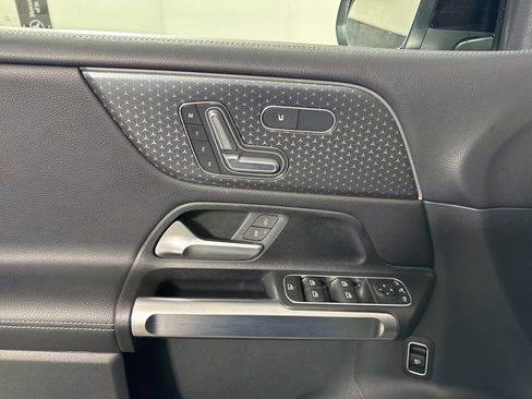 Used 2025 Mercedes-Benz GLB 250 4MATIC image 16