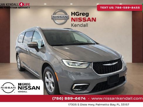 Used 2023 Chrysler Pacifica Limited FWD image 1