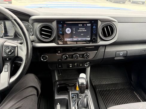 Used 2018 Toyota Tacoma TRD Sport RWD image 9
