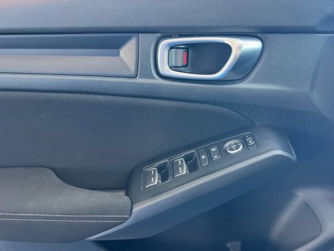 Used 2023 Honda Civic Sport image 11