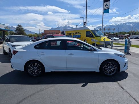 Used 2022 Kia Forte GT-Line w/ GT-Line Technology Package FWD image 2
