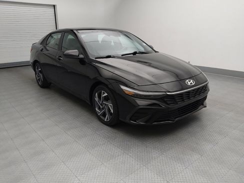 Used 2025 Hyundai Elantra Sport FWD image 13