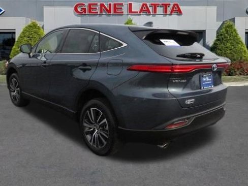 Used 2022 Toyota Venza LE image 5
