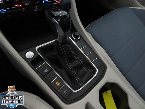 Used 2025 Volkswagen Jetta SE image 17