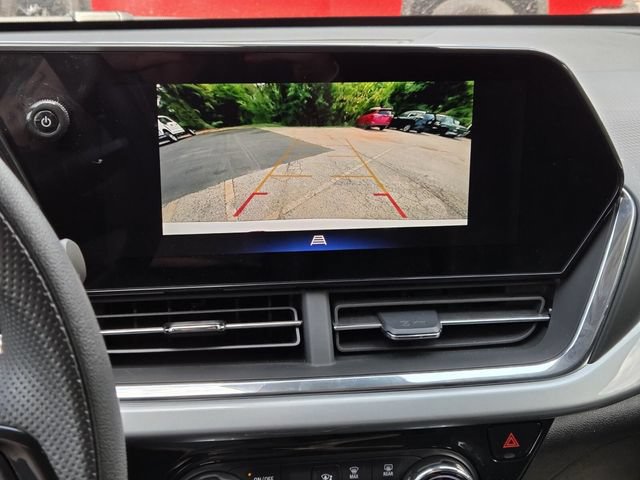 Used 2025 Chevrolet Trax LT FWD image 28
