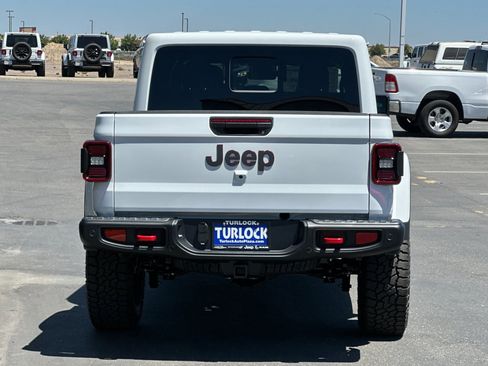 New 2025 Jeep Gladiator Rubicon image 5