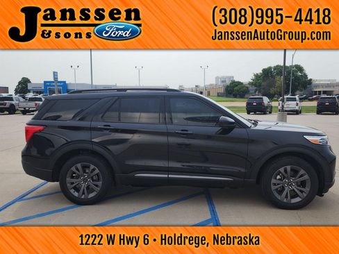 Used 2023 Ford Explorer XLT w/ Equipment Group 202A AWD/4WD image 5