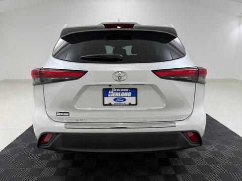Used 2022 Toyota Highlander XLE FWD image 6
