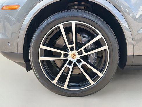 Used 2025 Porsche Cayenne Coupe image 43