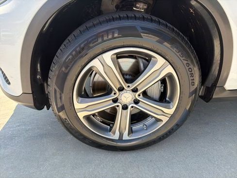 Used 2017 Mercedes-Benz GLC 300 4MATIC image 9