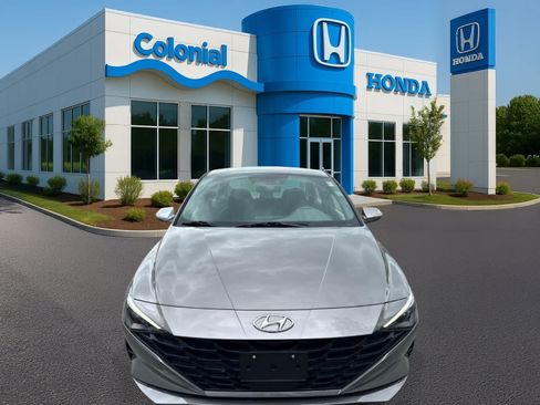 Used 2023 Hyundai Elantra SEL w/ Convenience Package FWD image 10
