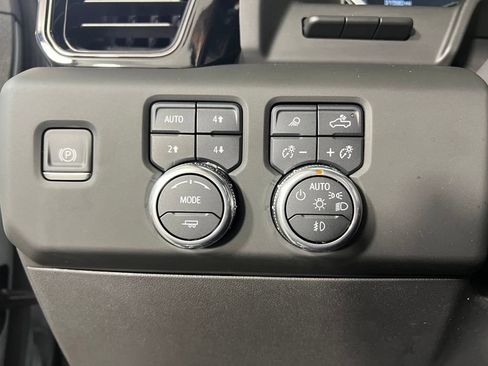 Certified 2025 GMC Sierra 1500 AT4 w/ AT4 Premium Package AWD/4WD image 36