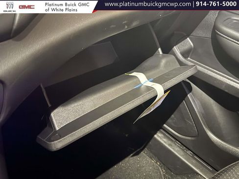 Used 2024 GMC Terrain SLE w/ Driver Convenience Package image 31