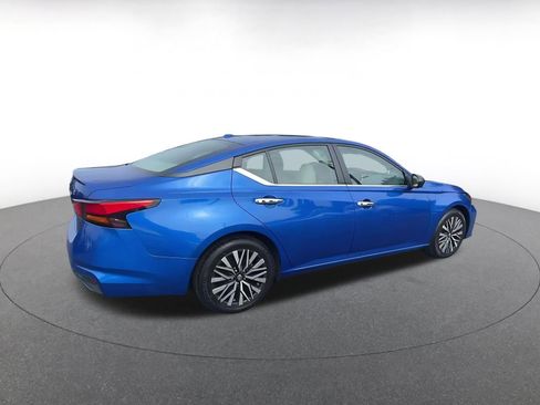 Used 2025 Nissan Altima 2.5 SV image 15