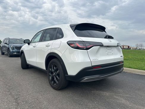 Used 2025 Honda HR-V Sport image 8