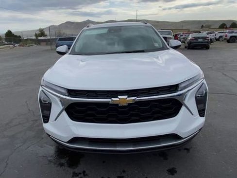 New 2026 Chevrolet Trax LT w/ Driver Confidence Package FWD image 3